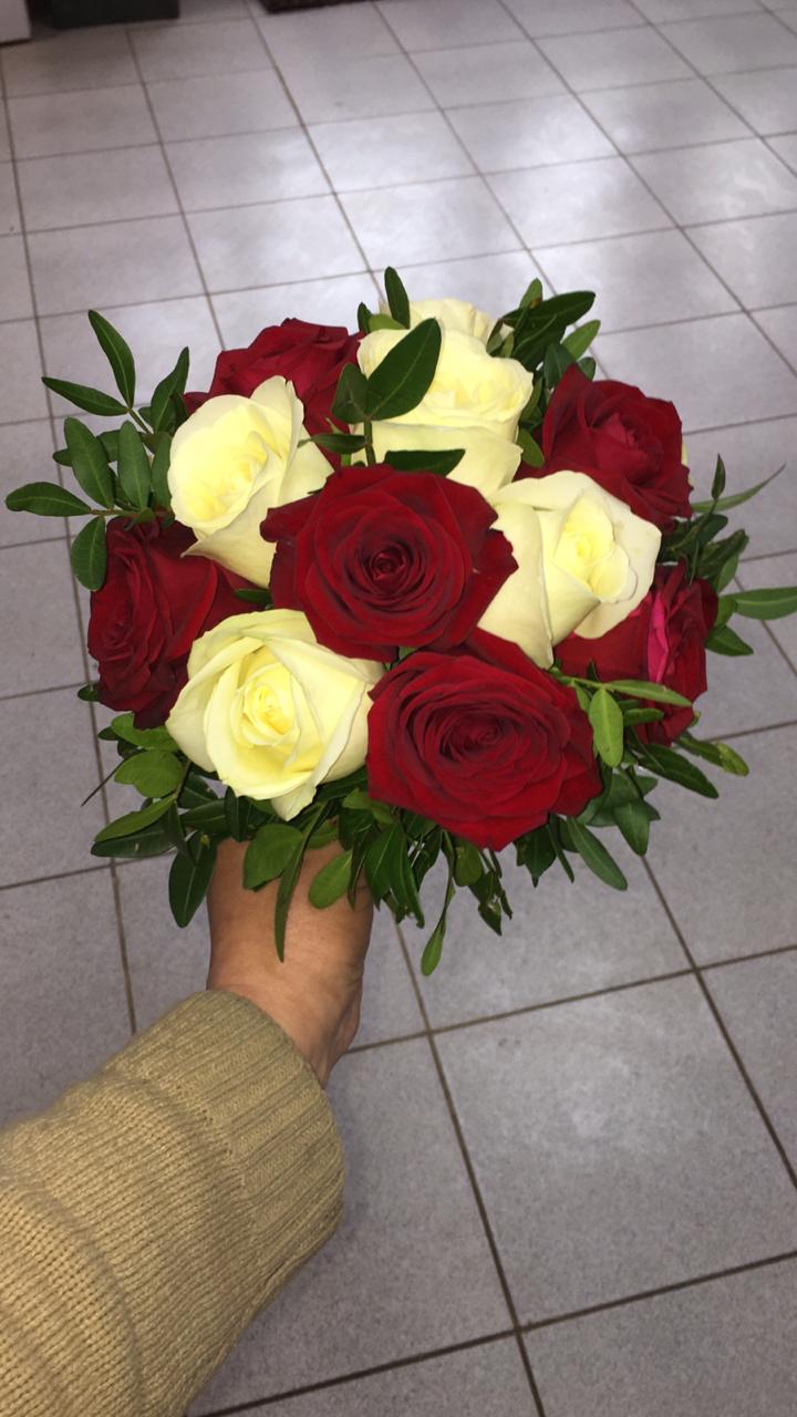 Свадебный букет 9 роз