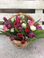 № 434 Корзина с Тюльпанами и Эустомой.